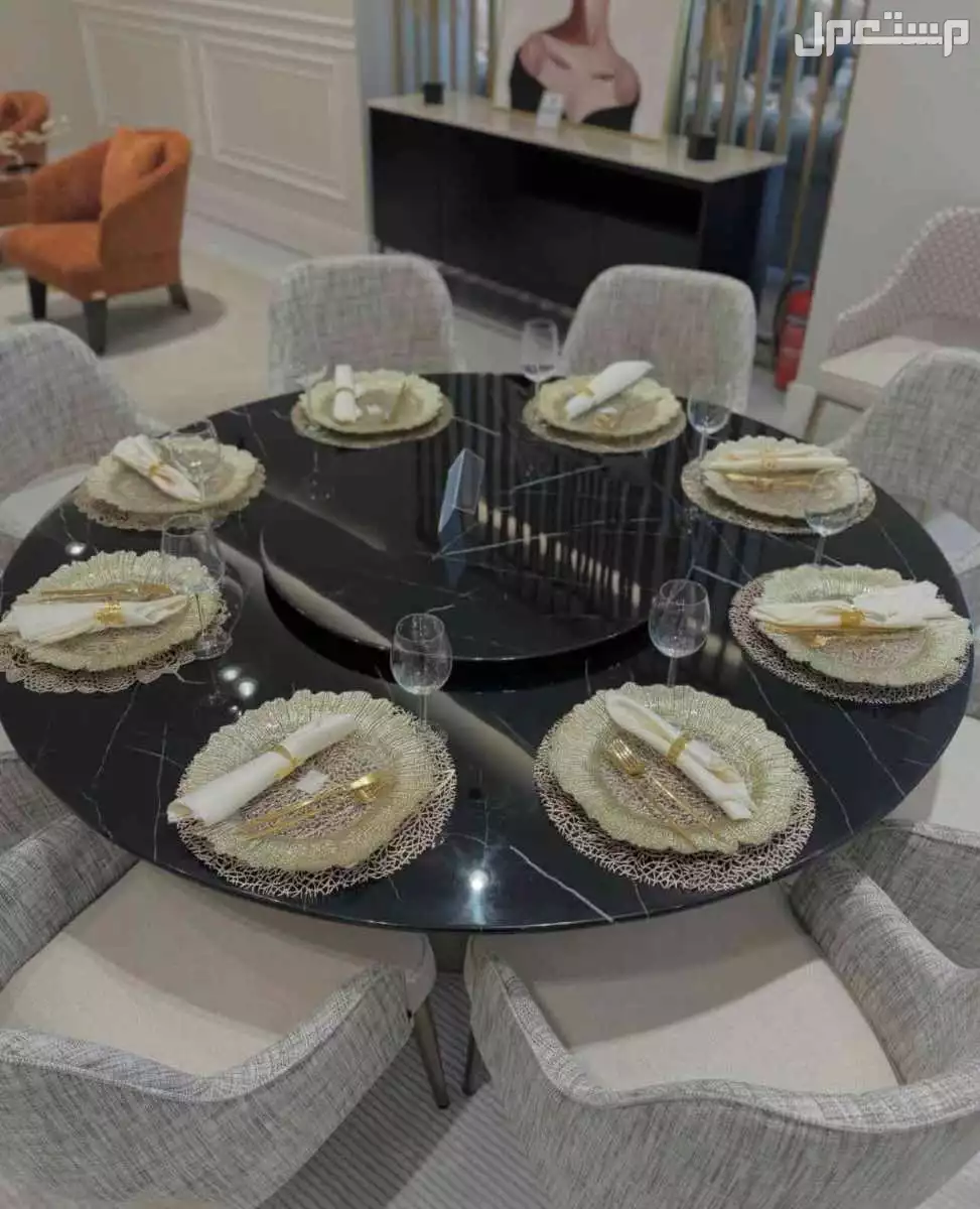 للبيع طاولة طعام مقاس 170 سم + 8 كراسي في الخبر بسعر 1870 ريال
