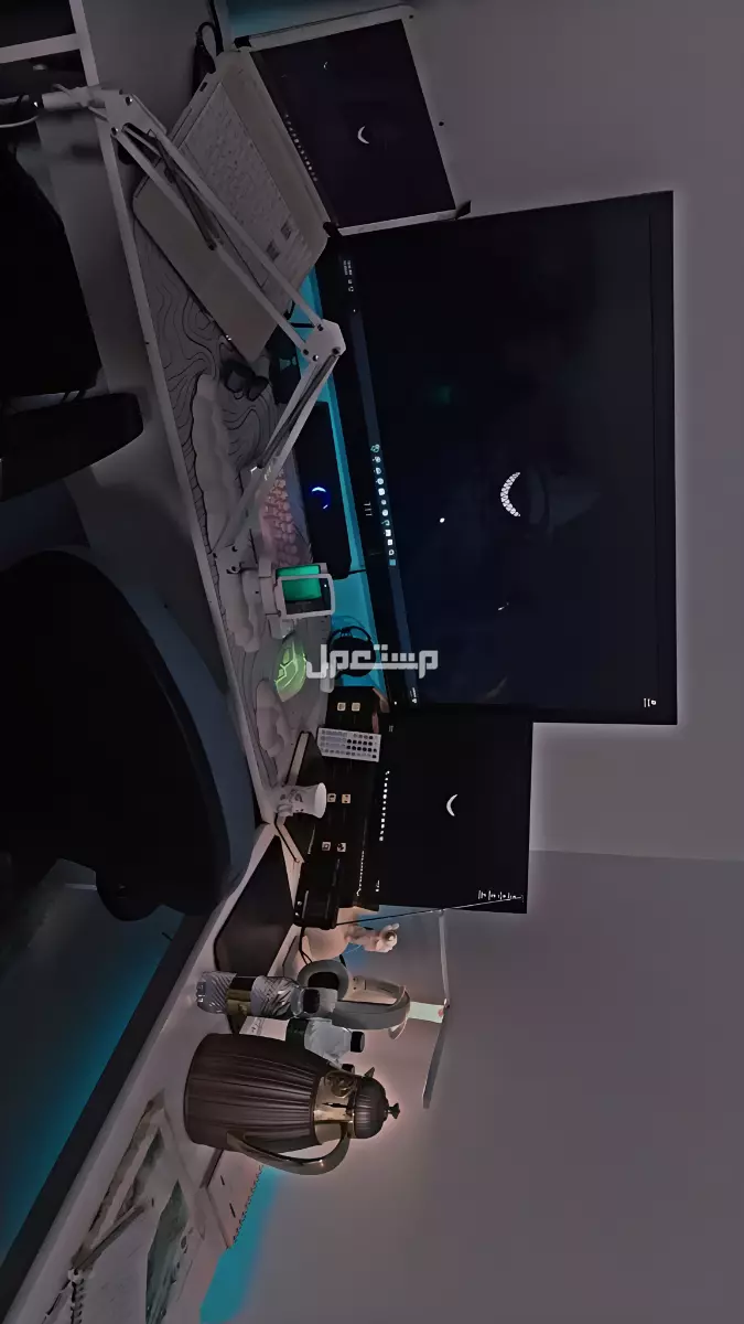 كمبيوتر مكتبي مع الستب كامل لي البيع