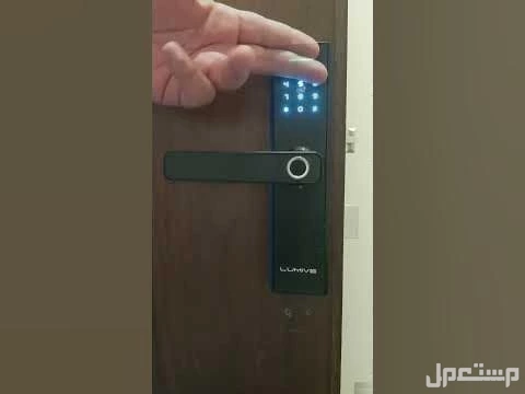القفل الذكي للابواب الخشبيه في الرياض