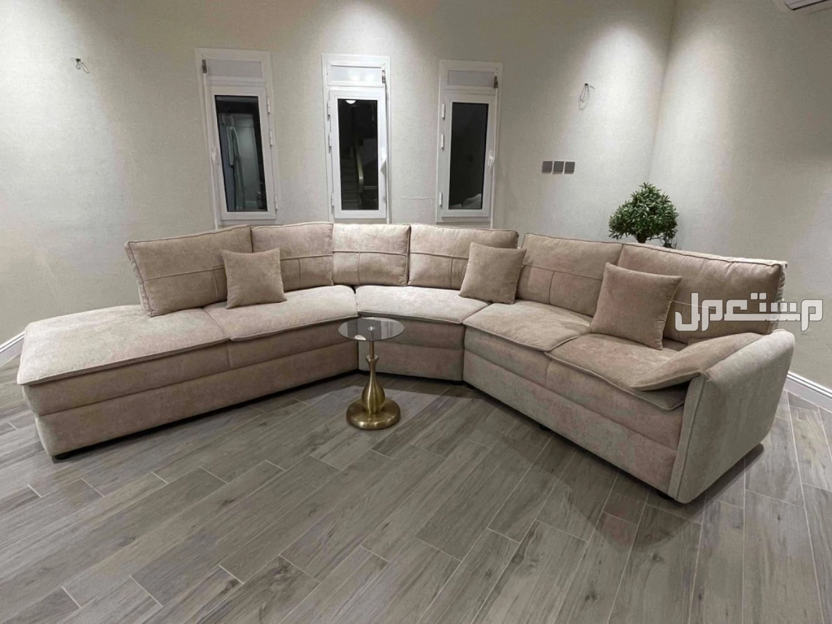 كنب جديد ونظيف جدًا وغير مستعمل