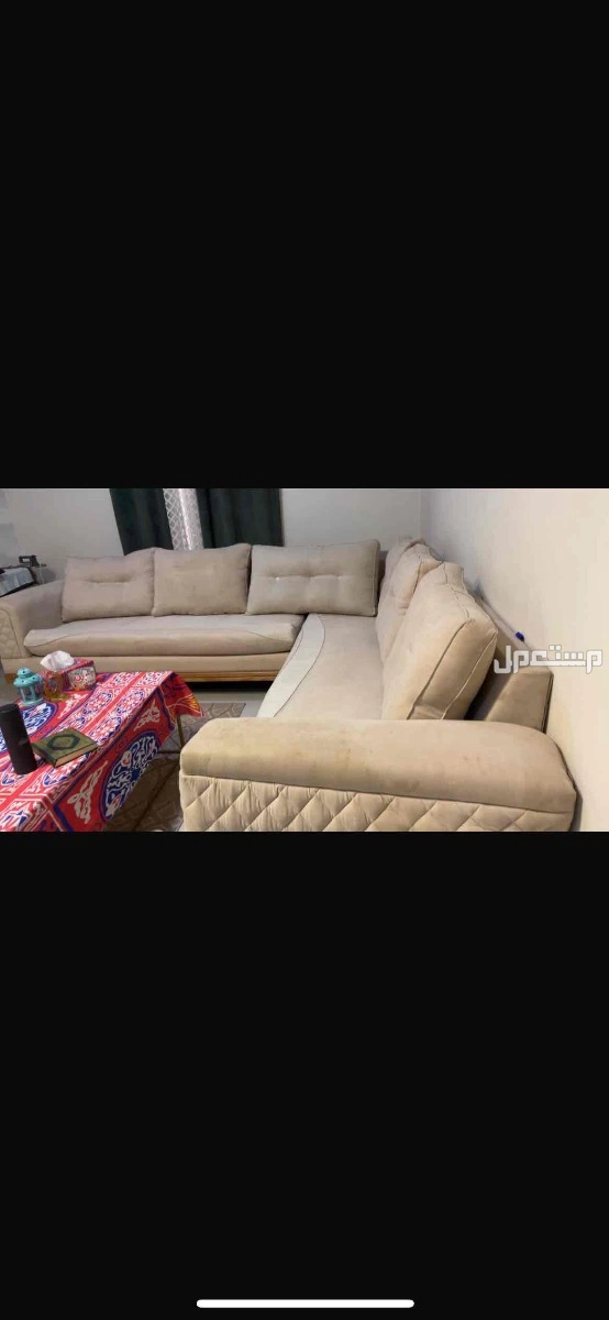 كنب وطاولات ونجفه ولوحة مع التسارة للبيع
