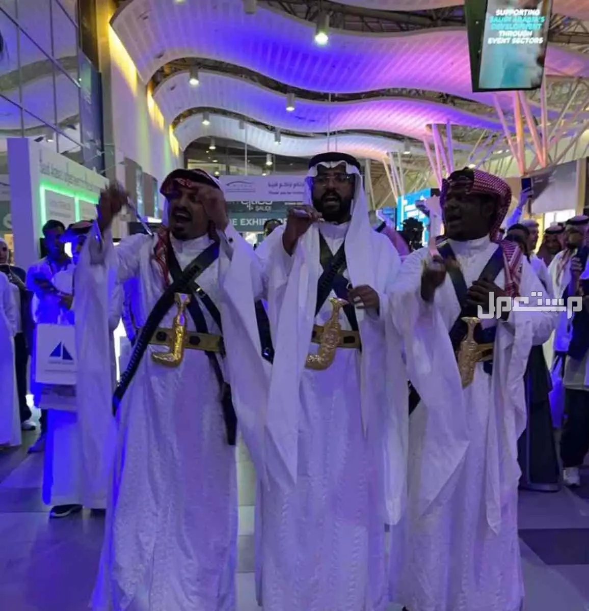 فرقة نجد الشهامة للعرضة النجدية السعودية والسامري  لإحياء المناسبات والحفلات والزواجات