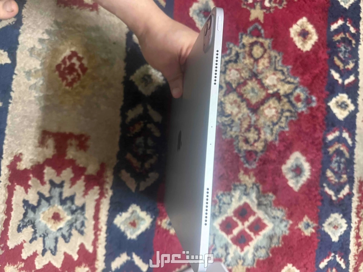 ايباد برو 12.9 انش اللون فضي الجيل الخامس