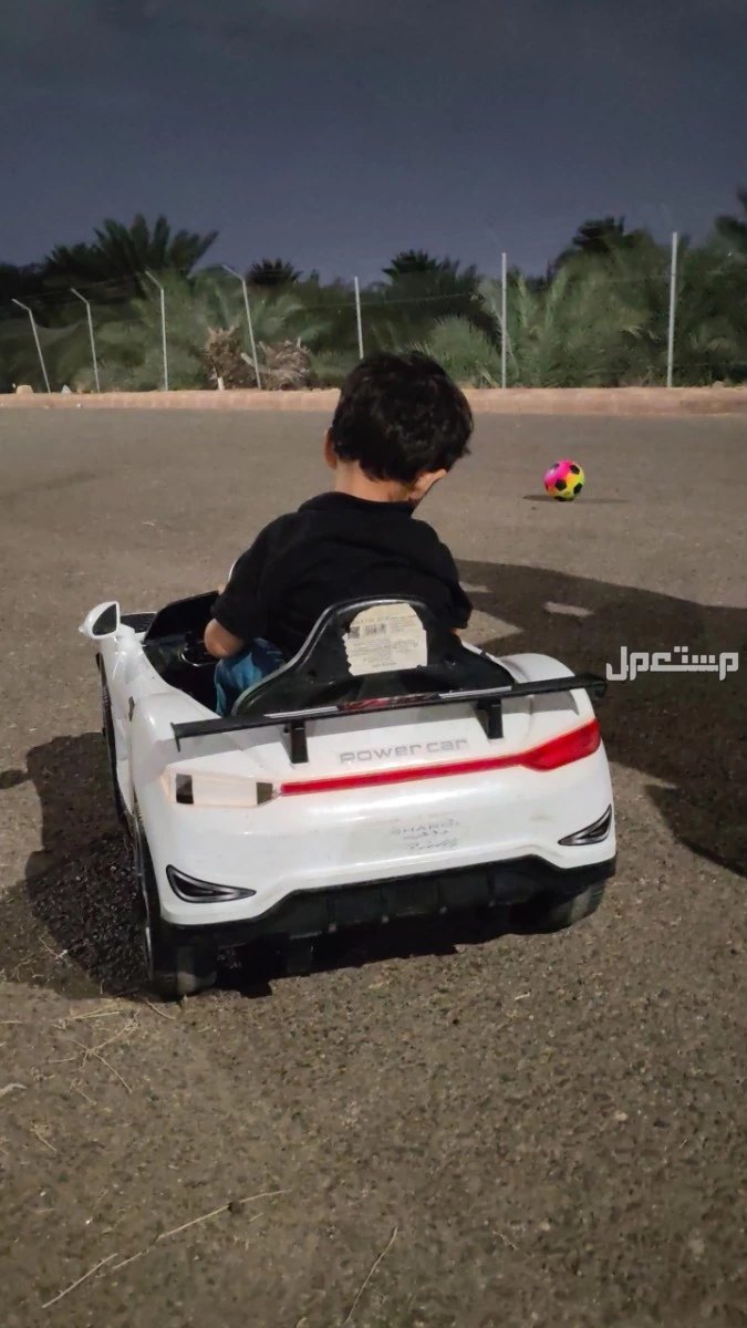 سياره مع الرموت والشاحن فقط 300