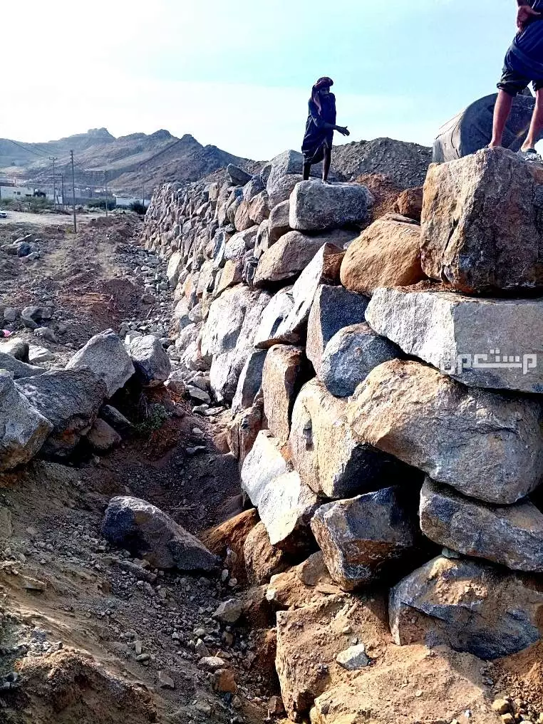 بوكلين للايجار مقص الاراضي وبناء الحجر