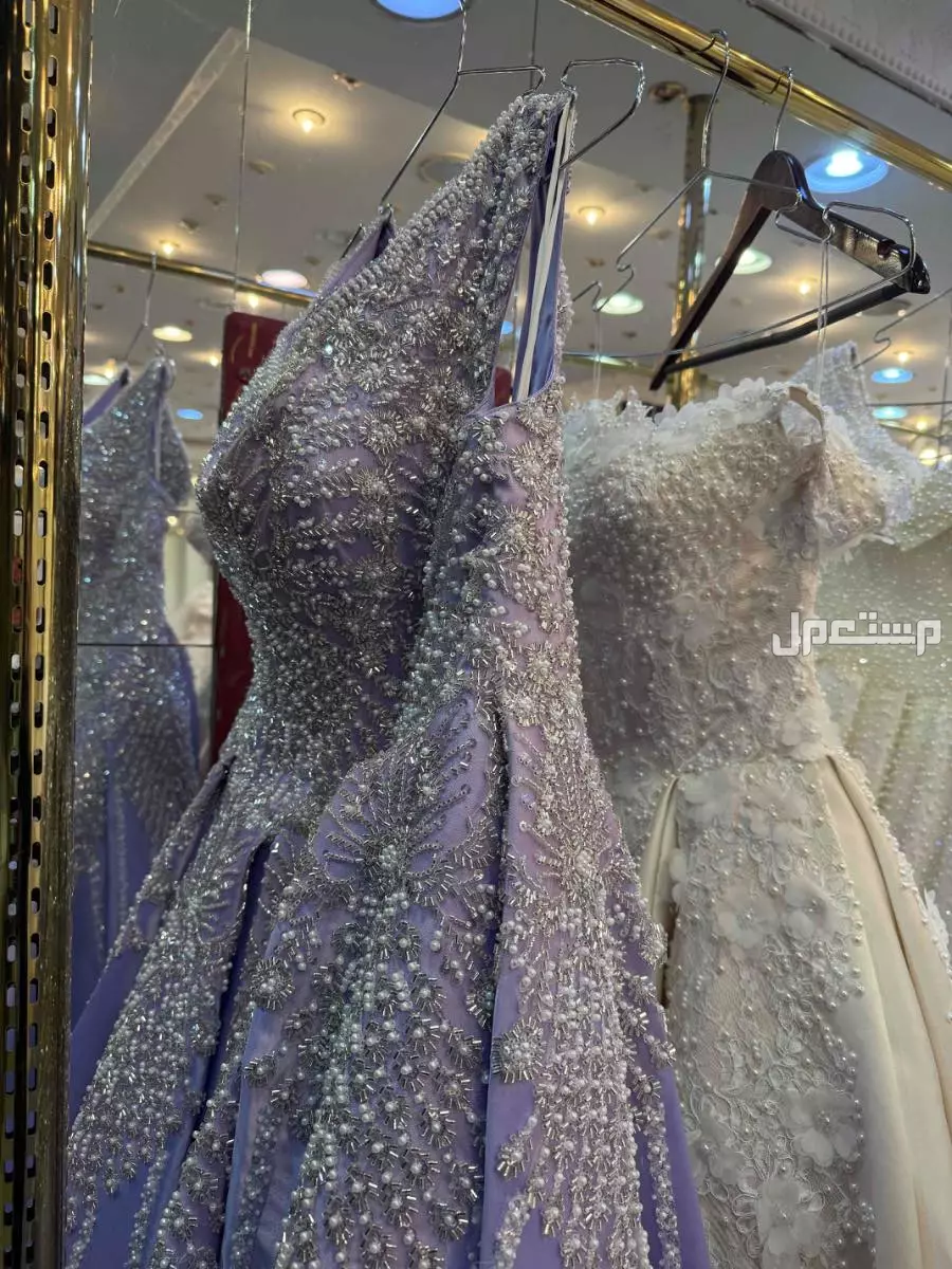 فستان ملكة في الخبر بسعر 1500 ريال سعودي