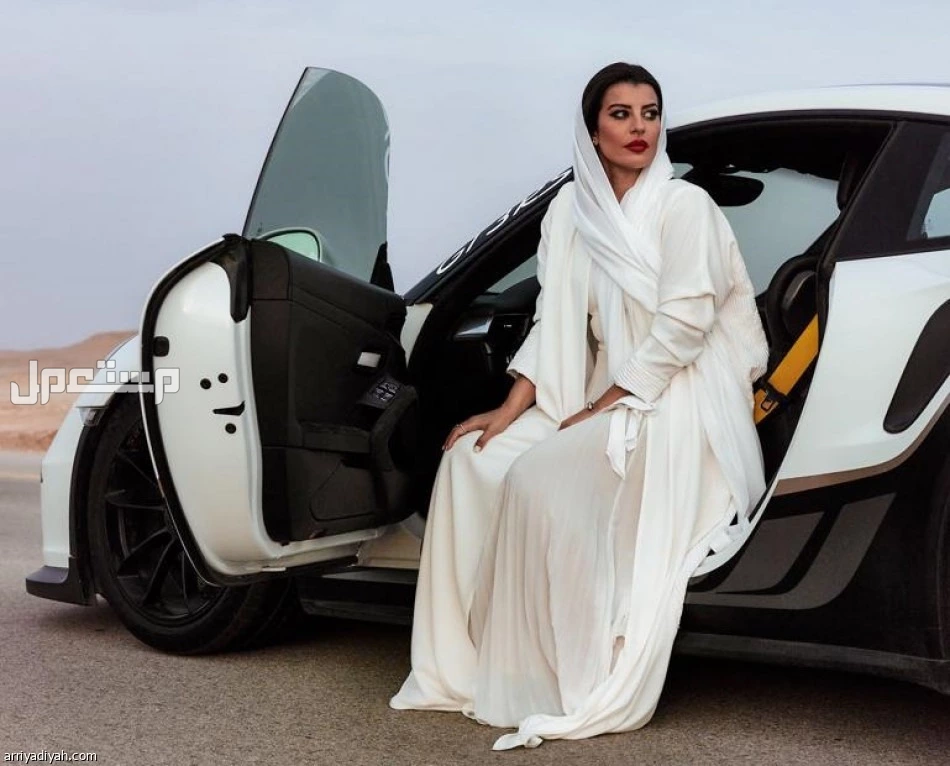 أفضل سيارات نسائية 2025 - 2026 في السعودية سيدة سعودية وسيارتها