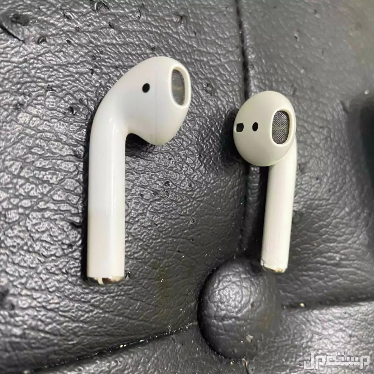 Apple AirPods 2nd Gen سماعات ابل اير بودز الجيل 2 الثاني in Jeddah at a price of 200 SAR