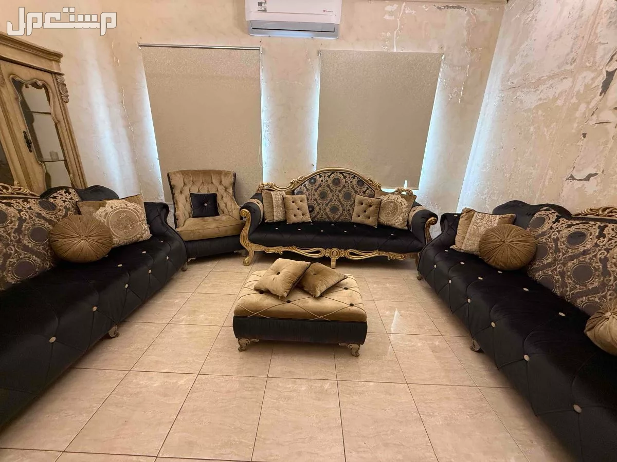 كنب كلاسيك رمادي غامق مستعمل على السوم