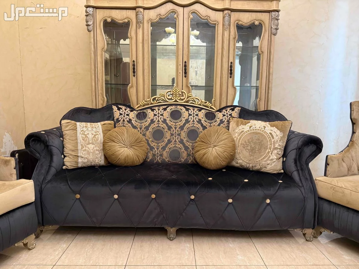 كنب كلاسيك رمادي غامق مستعمل على السوم