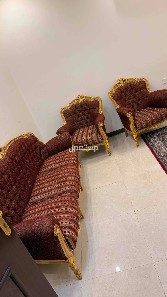 اثاث كنب وغرفه نوم بحي طويق بسعر رخيص