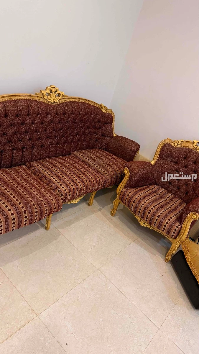 اثاث كنب وغرفه نوم بحي طويق بسعر رخيص