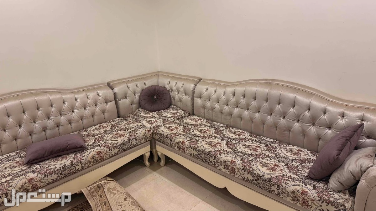 اثاث كنب وغرفه نوم بحي طويق بسعر رخيص