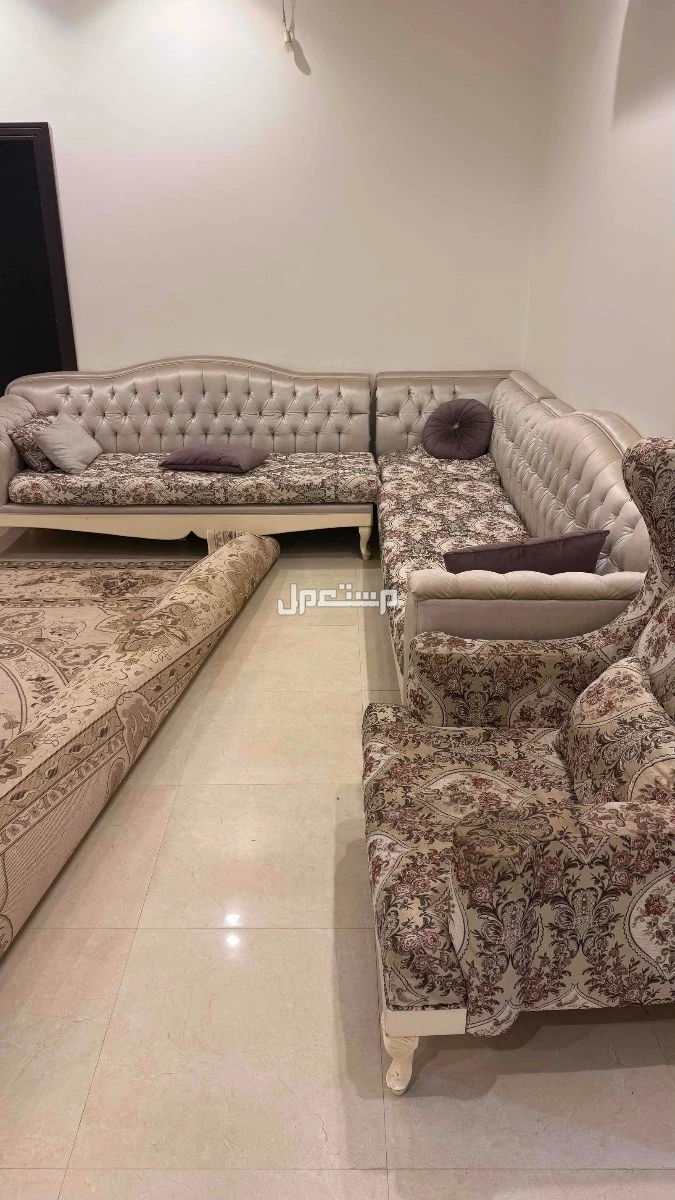 اثاث كنب وغرفه نوم بحي طويق بسعر رخيص