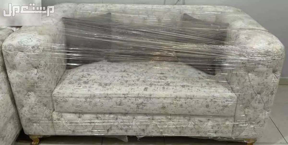 طقم كنب و طاولة جديد لم ستخدم  في المدينة المنورة بسعر 3 آلاف ريال سعودي