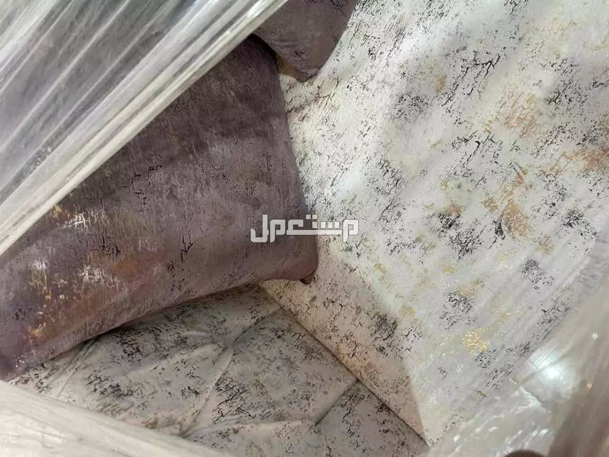 طقم كنب و طاولة جديد لم ستخدم  في المدينة المنورة بسعر 3 آلاف ريال سعودي