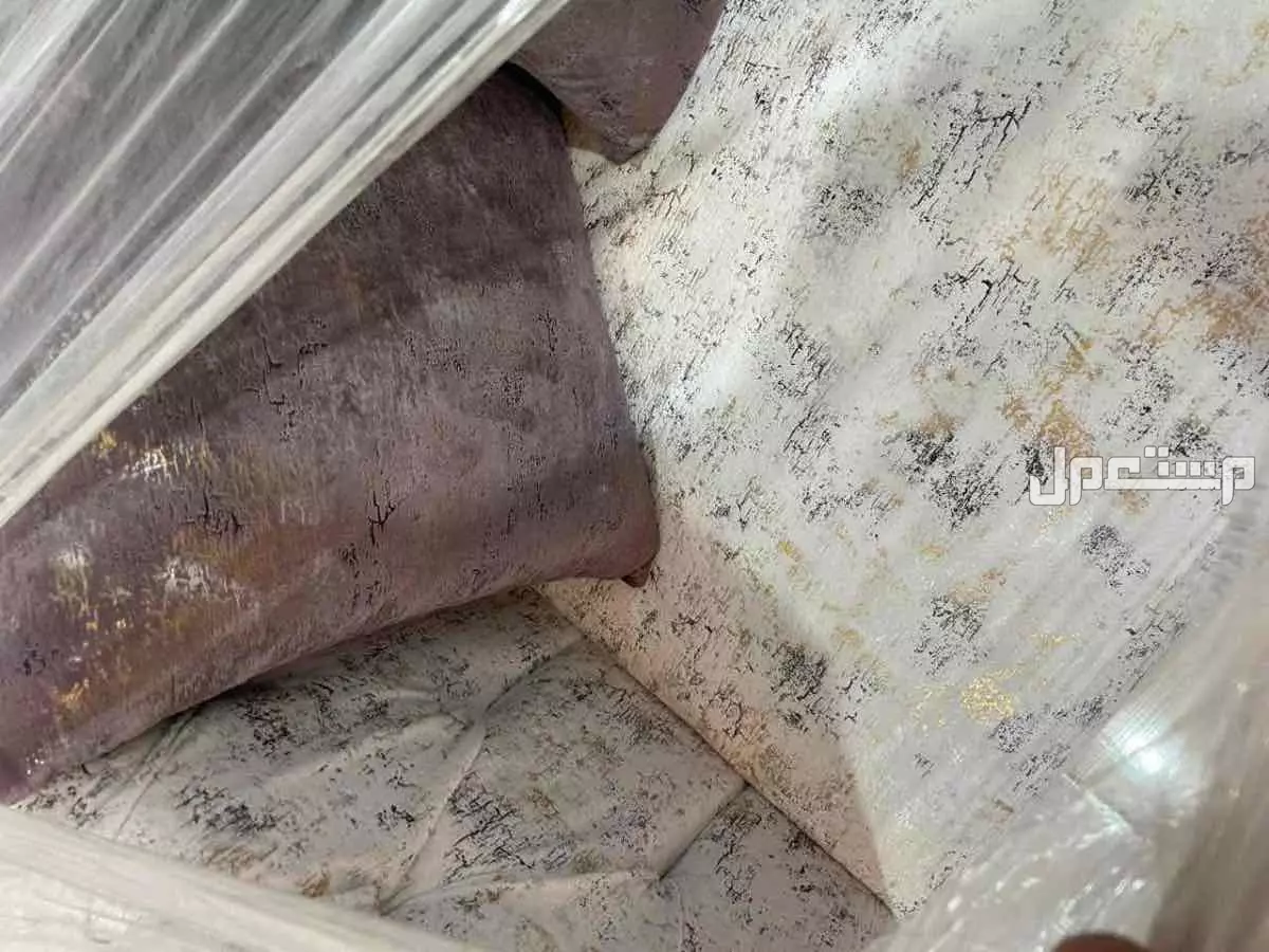 طقم كنب و طاولة جديد لم ستخدم  في المدينة المنورة بسعر 3 آلاف ريال سعودي