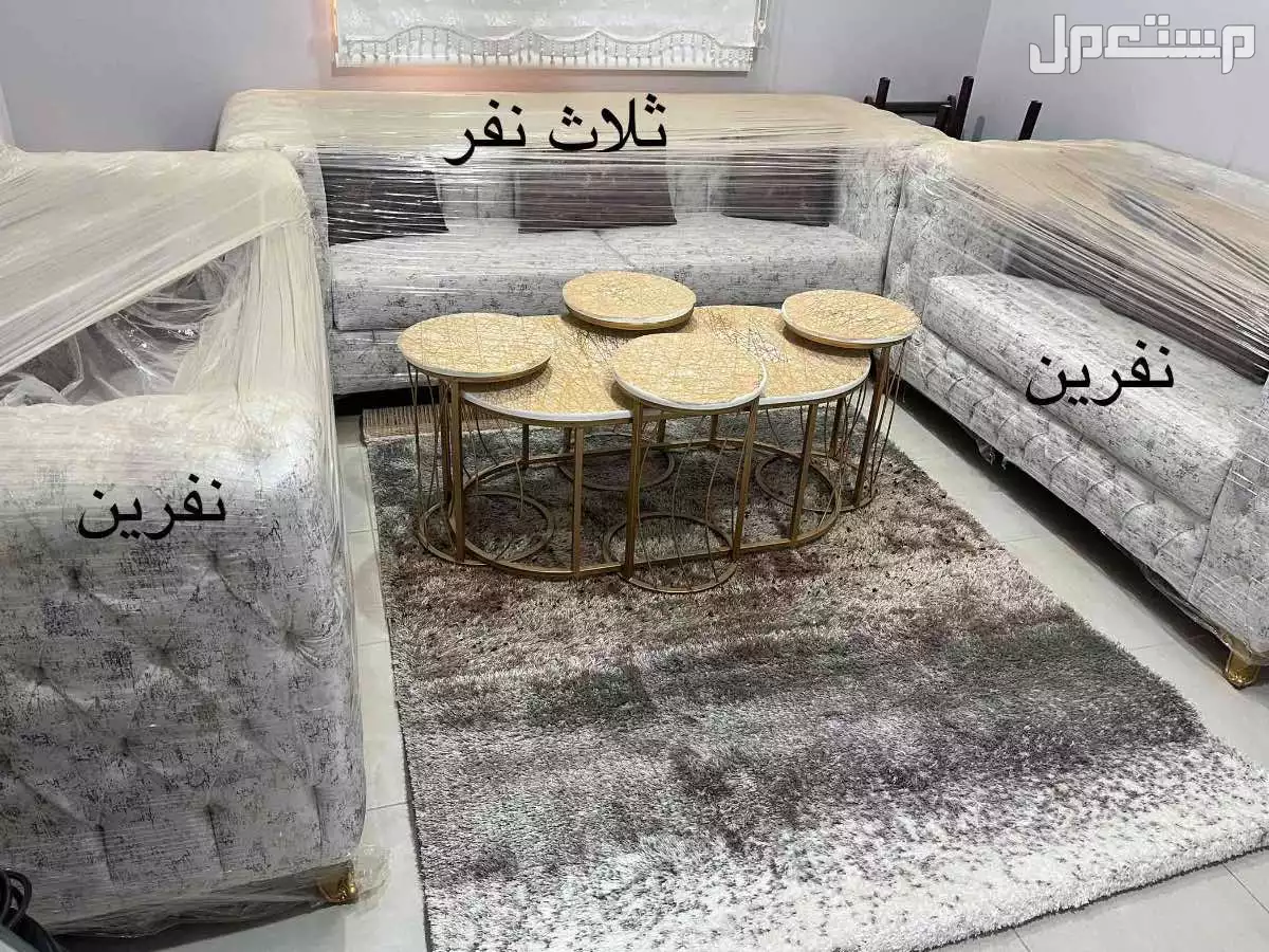طقم كنب و طاولة جديد لم ستخدم  في المدينة المنورة بسعر 3 آلاف ريال سعودي