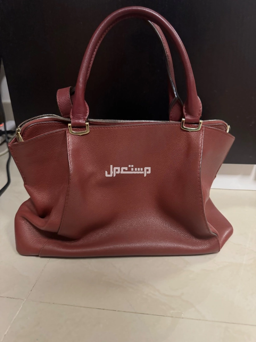 للبيع شنطة كارتير اصلية مستعملة لون عنابي
