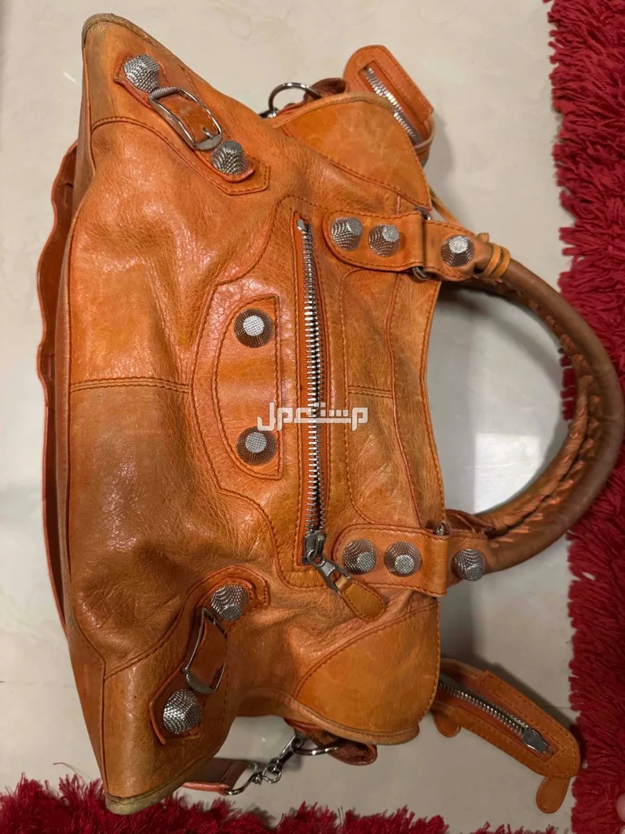 شنطة بلانسياغا برتقاليه مستعمله