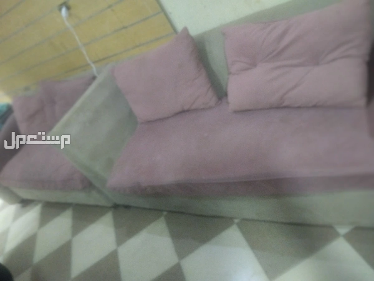 ركنه انتريه صالون بحاله جيده جدا جدا  في الهرم بسعر 5 آلاف جنيه مصري