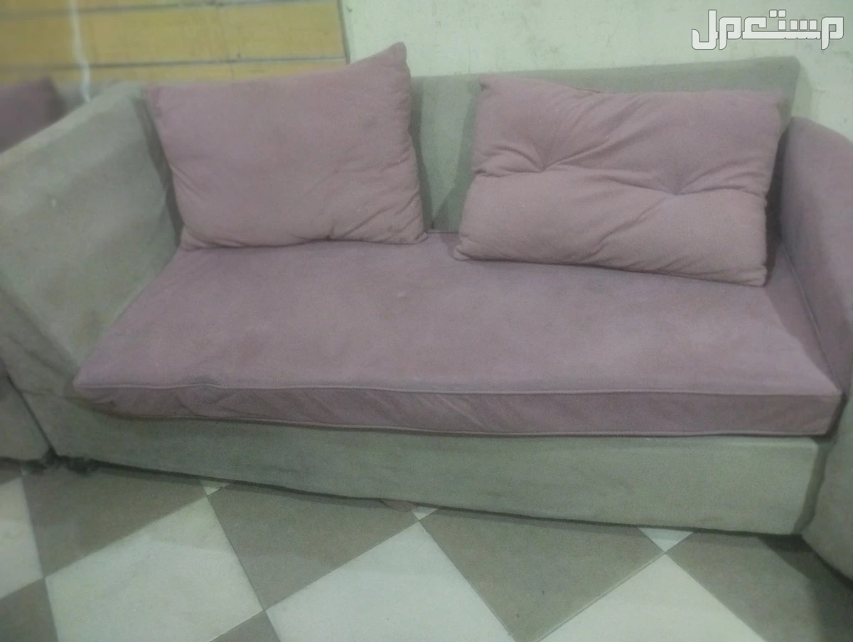 ركنه انتريه صالون بحاله جيده جدا جدا  في الهرم بسعر 5 آلاف جنيه مصري