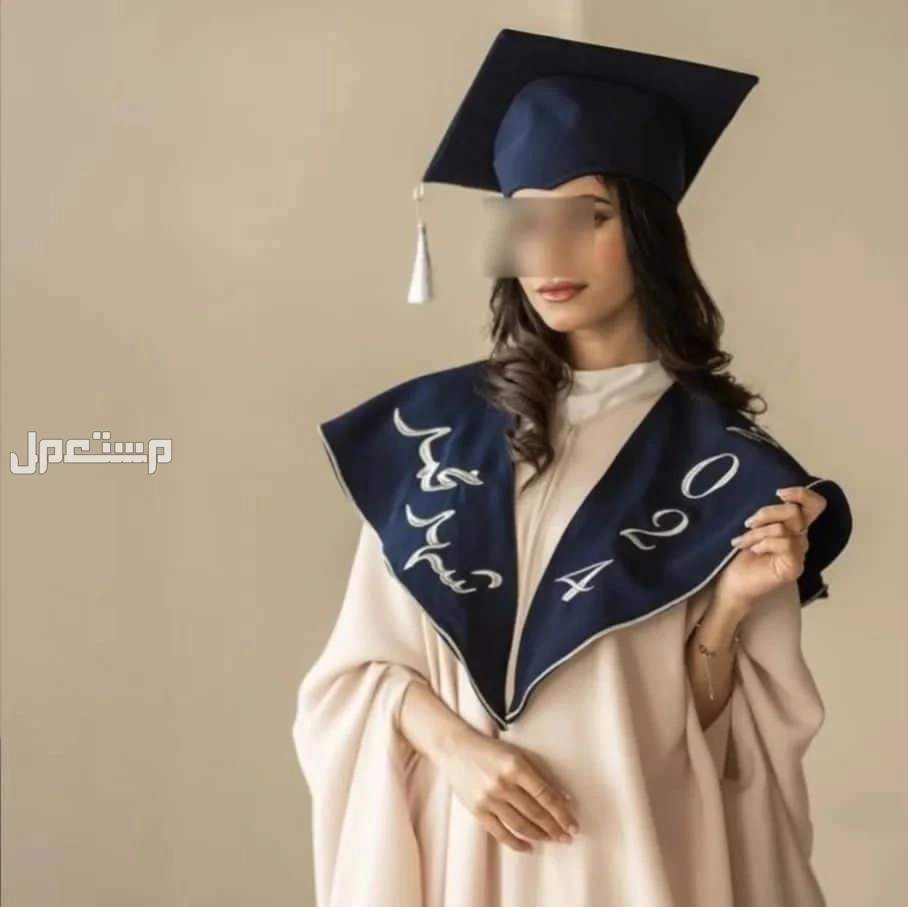 السعر 200ريال سعودي 🌹⭐طقم تخرج🎓  عبايه تخرج تفصيل بجوده عاليه قماش وتفصيل عاليه الجوده   جميع الاشكال متوفره   وشاح تطريز الاسم  حسب الطلب تطريز كمبيوتر عالية الدقه   قبعه تخرج تفصيل    قم