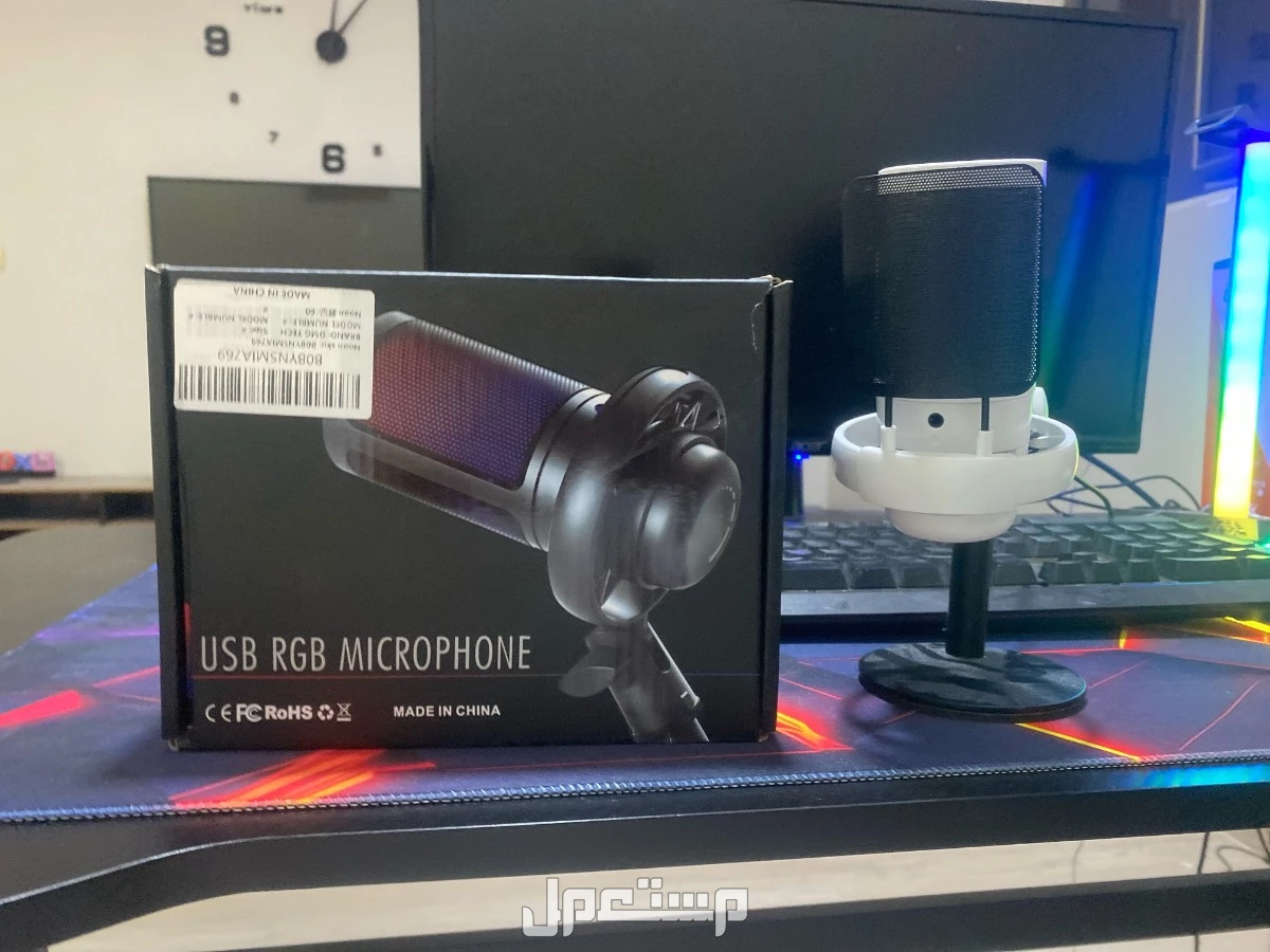 للبيع شاشه قيمنق و سماعه هايبر اكس باللون الاحمر و مايك احترافي باللون الابيض و كيبورد و ماوس و ماوس باد و قاعده مسك السماعه الاسعار على سوم