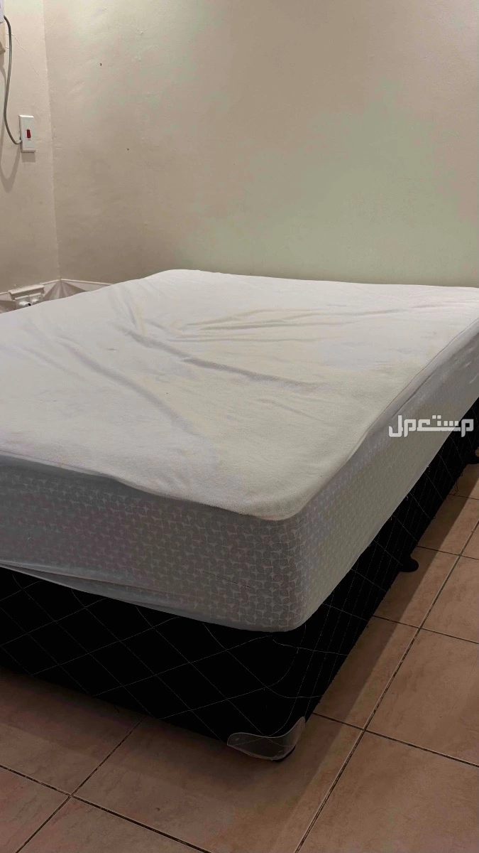 سرير ومرتبة من سيلي للبيع على السوم