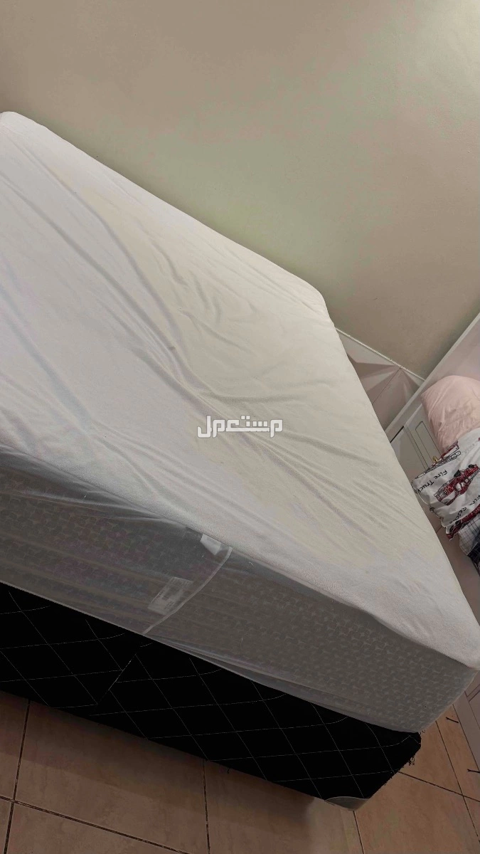 سرير ومرتبة من سيلي للبيع على السوم