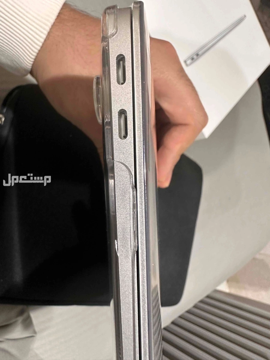 ماك بوك اير 2020 بحالة شبه جديدة