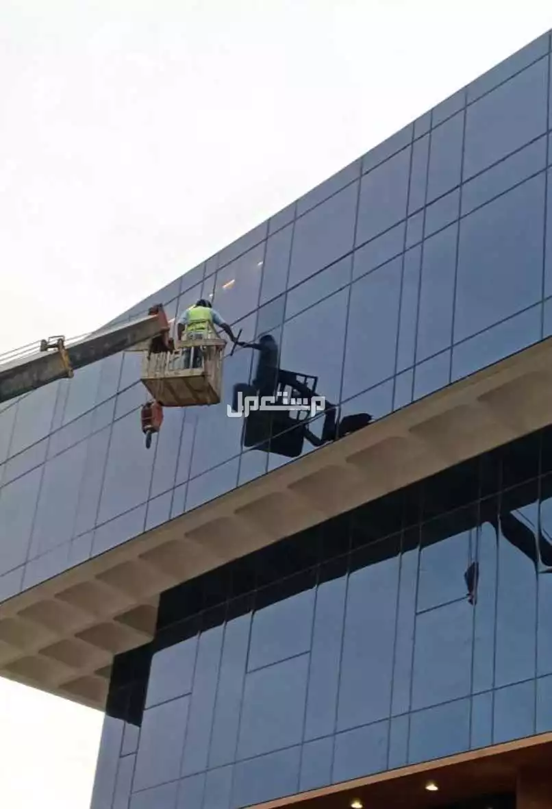 نضافه الواجهات الزجاجية والكلادنج متخصصون في نضافه الواجهات الزجاجية والكلادنج