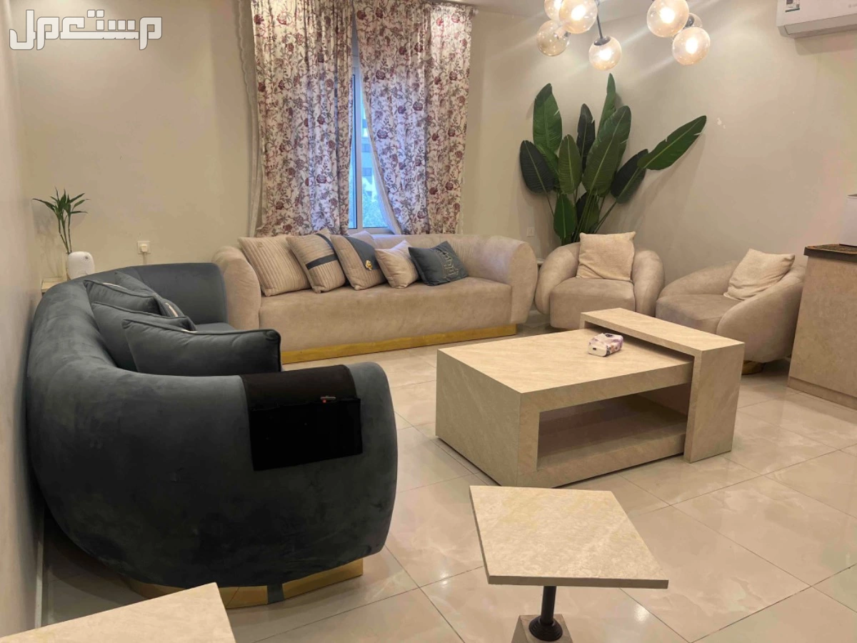 كنب مكون من 4 قطع  في جدة بسعر 4 آلاف ريال سعودي