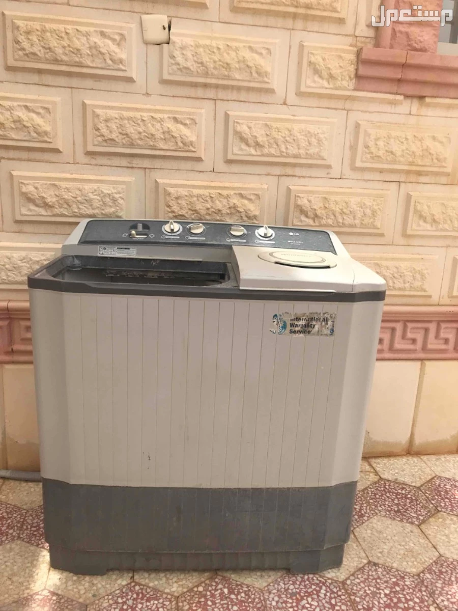 للبيع غسالة من شركة LG خربانه لها عندي من كم سنة ماشاءالله