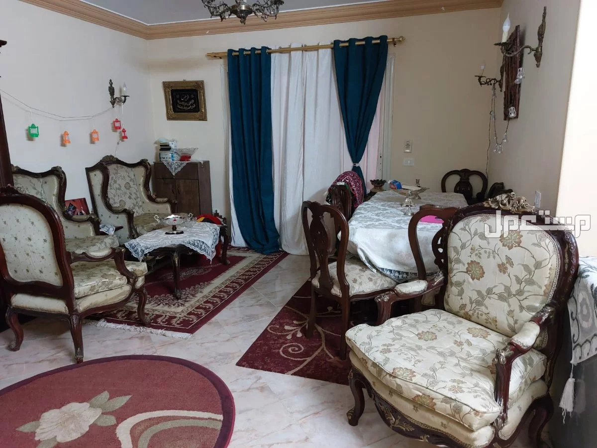 طقم صالون كامل للبيع خشب زان بحالة جيدة جدا