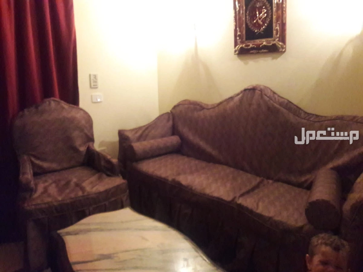 طقم صالون كامل للبيع خشب زان بحالة جيدة جدا