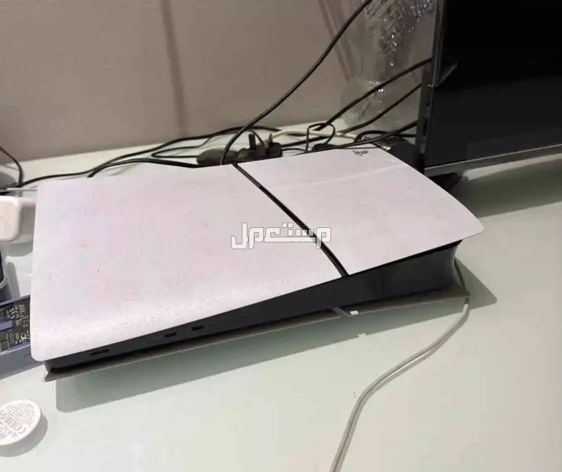 بلايستيشن 5 و وحدة تحكم احترافيه