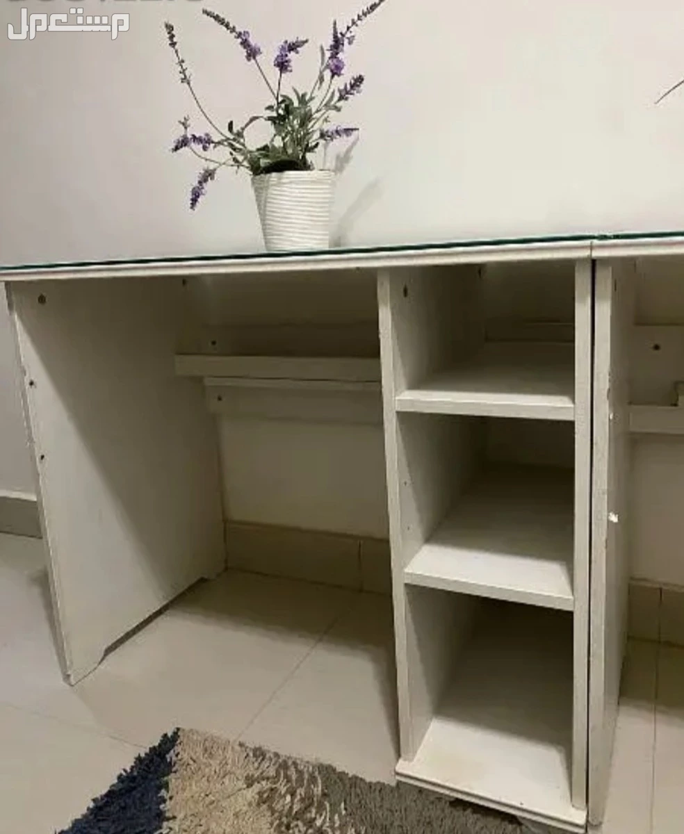 مكتب ايكيا مع غطاء حماية وجاجي