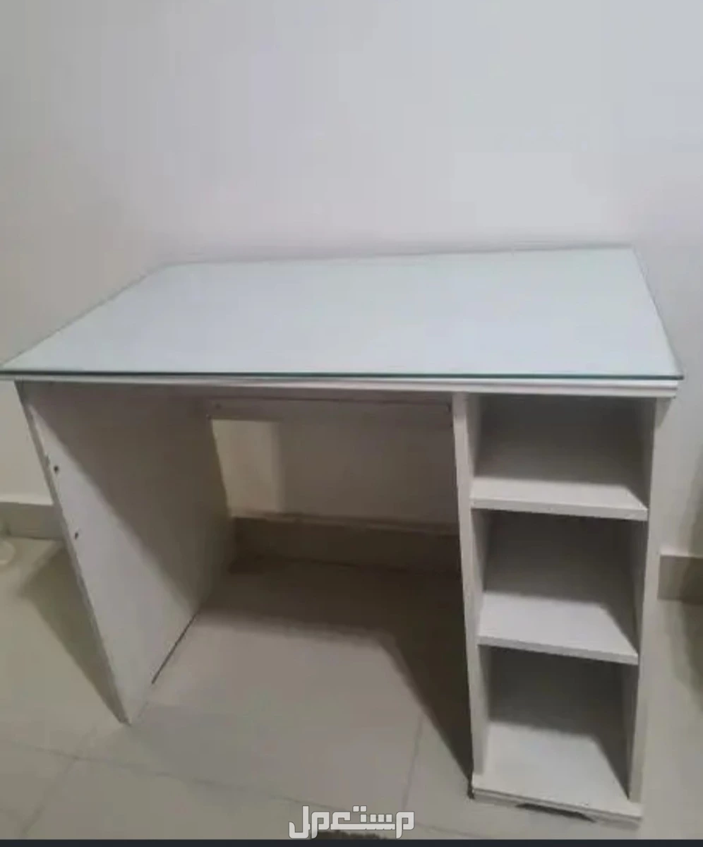 مكتب ايكيا مع غطاء حماية وجاجي