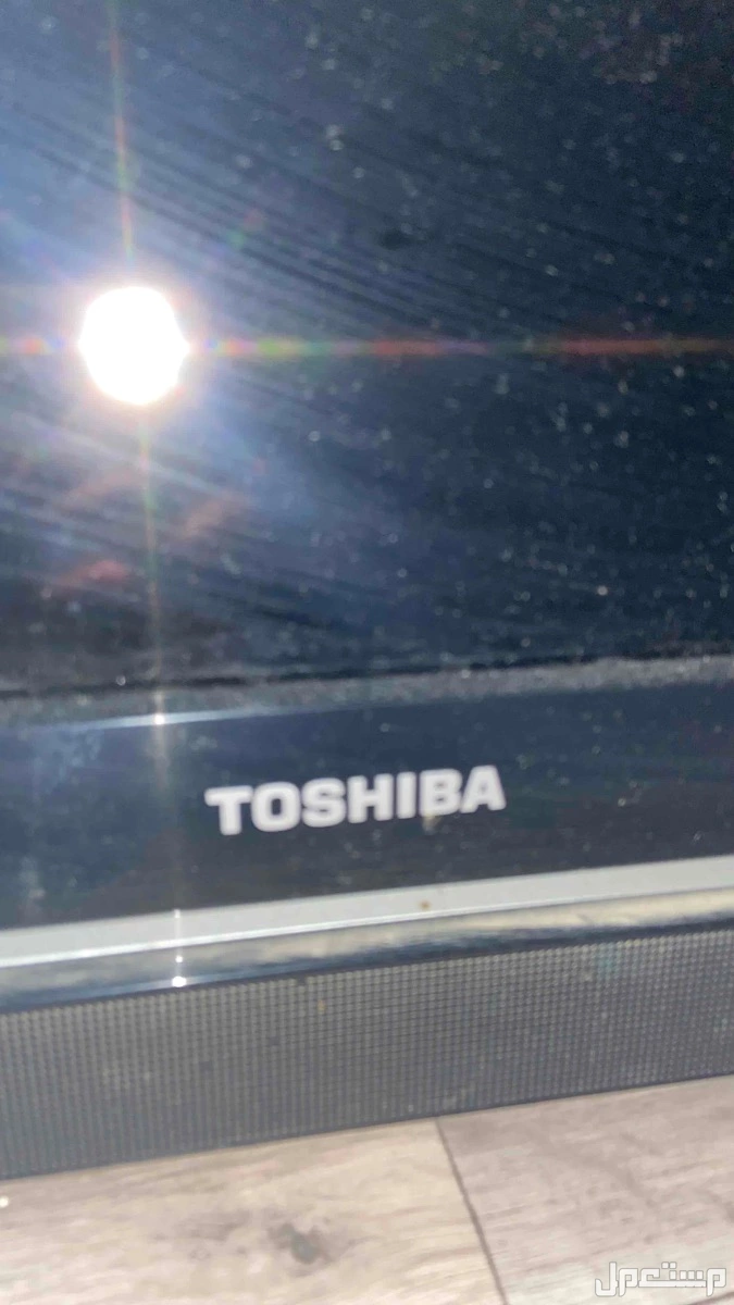 شاشة من نوع TOSHIBA حالتها جدا كويسه بالناسبه لموديلها + صناعة كوريا يعني ماعليها خلاف 🙏🏼
