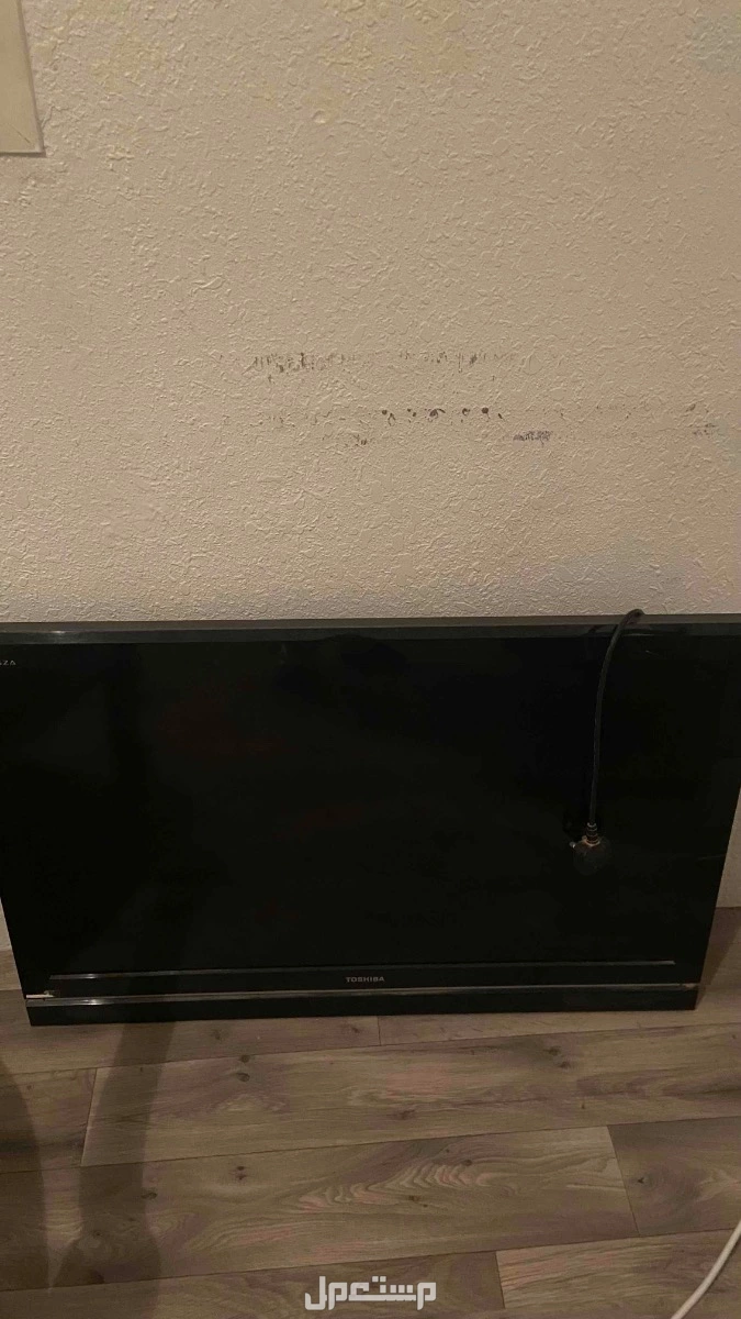 شاشة من نوع TOSHIBA حالتها جدا كويسه بالناسبه لموديلها + صناعة كوريا يعني ماعليها خلاف 🙏🏼