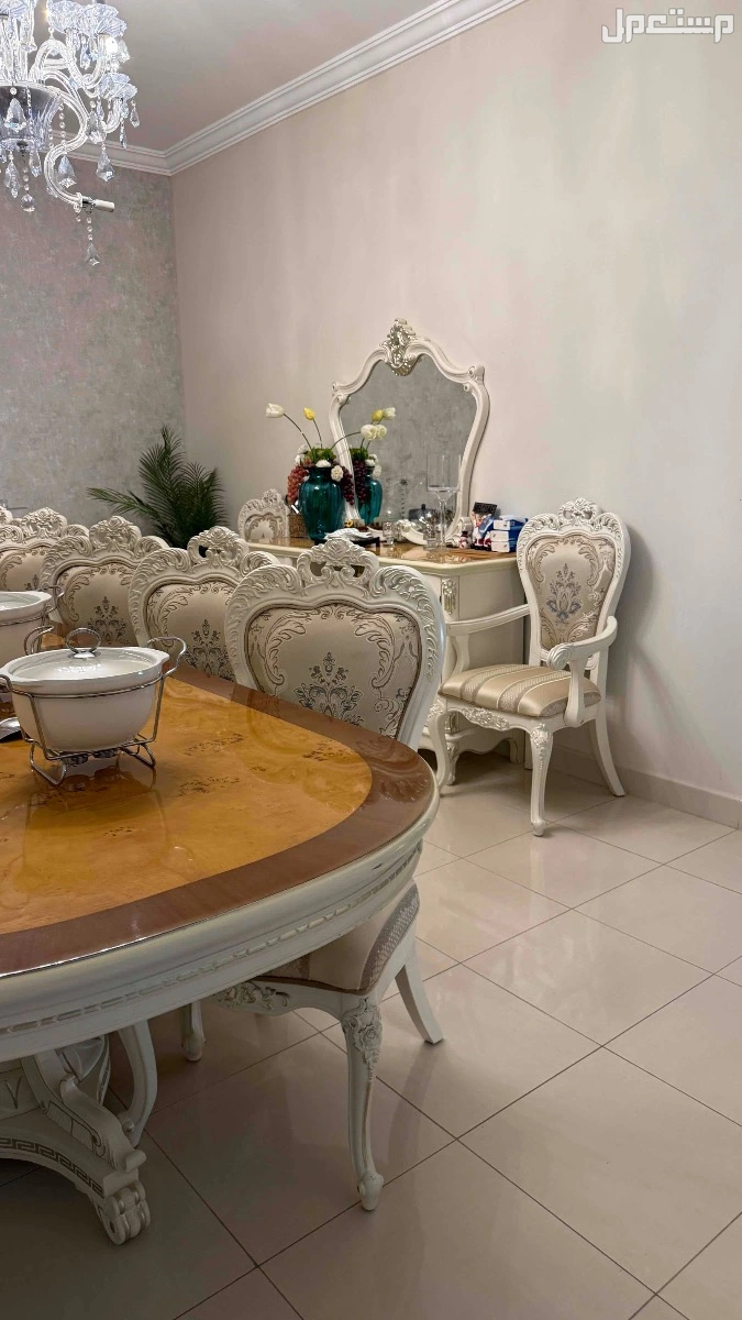 طولة طعام فاخرة من المطلق /جدة بسعر 9 آلاف ريال سعودي