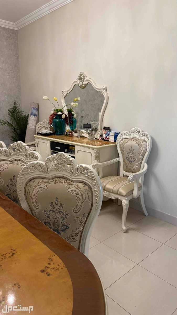طولة طعام فاخرة من المطلق /جدة بسعر 9 آلاف ريال سعودي