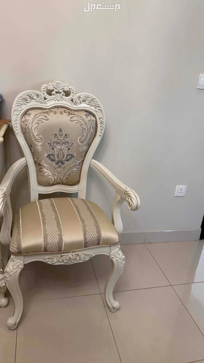 طولة طعام فاخرة من المطلق /جدة بسعر 9 آلاف ريال سعودي