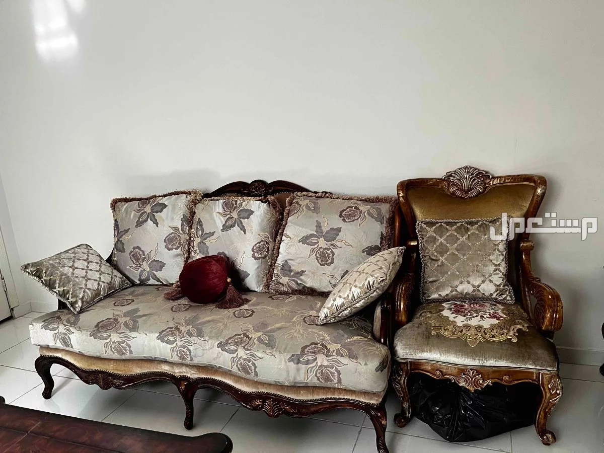 الرمال بيع كنب كلاسيكي نظيف بسعر 4000 كنب كلاسيكي نظيف