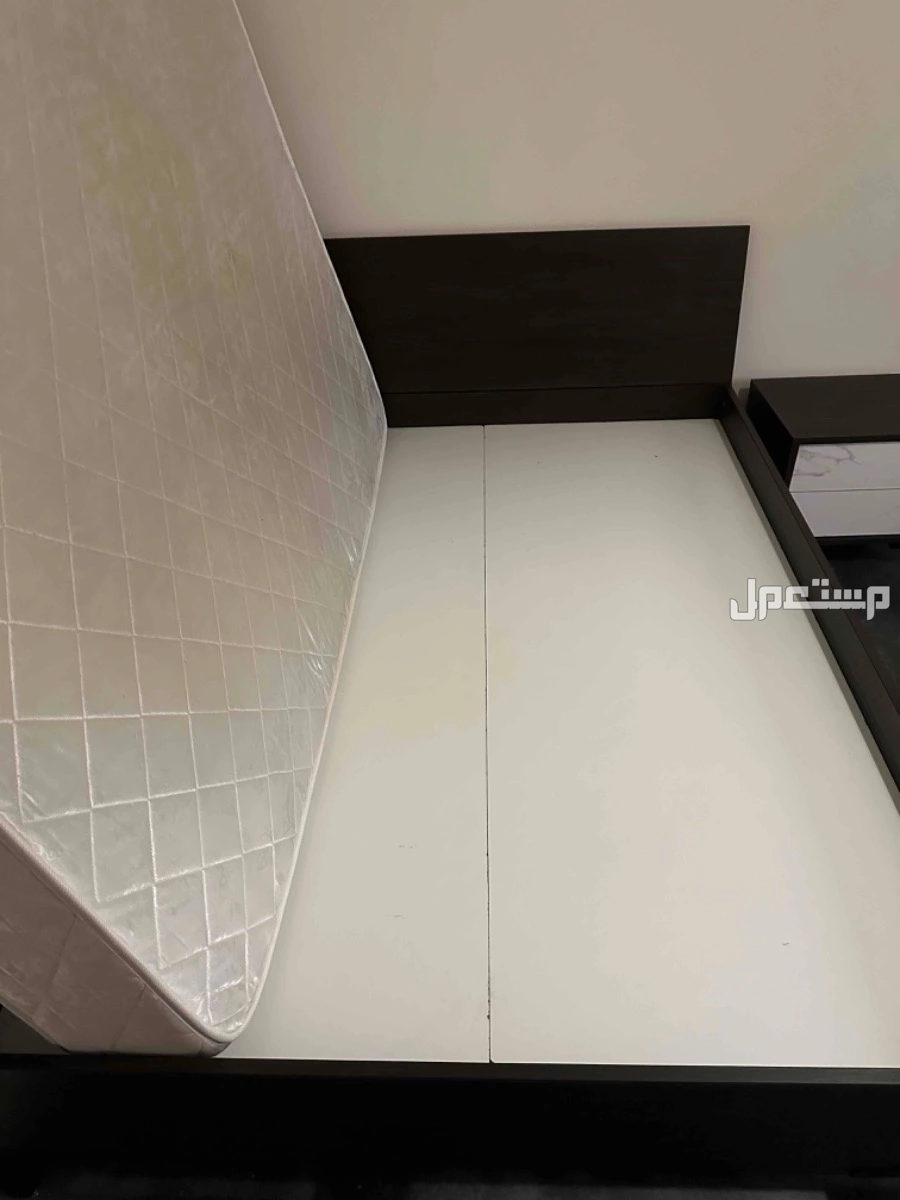 للبيع غرفة نوم نظيفة  في جدة بسعر 2600 ريال سعودي