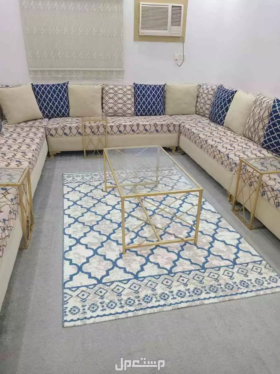 كنب نظيف بالمدينة المنورة 3 ونص في4 ونص ومعاه طاولاته وسجادته