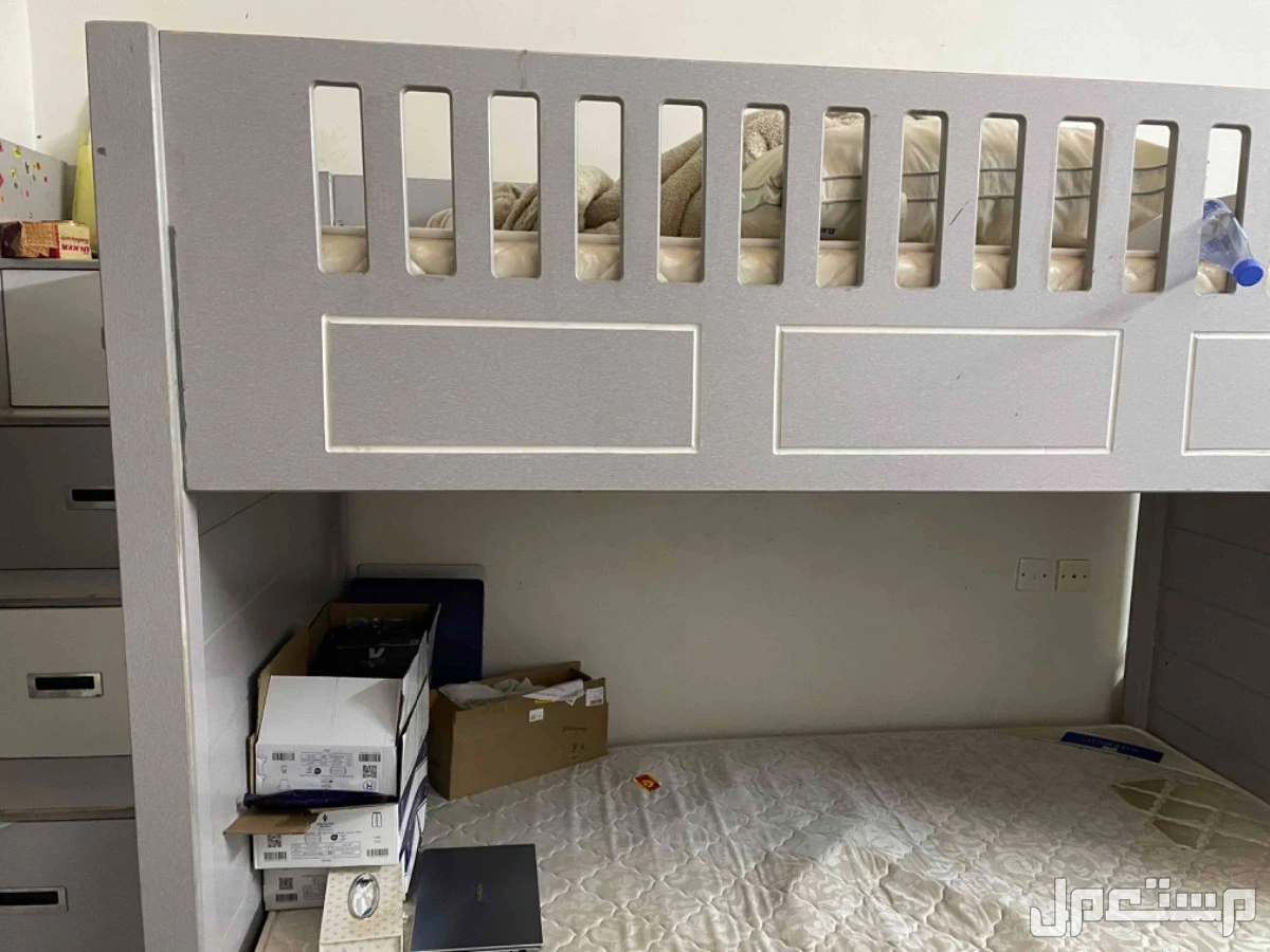سرير دورين  فيه 7 دوليب على درج وثلاثه على تحت