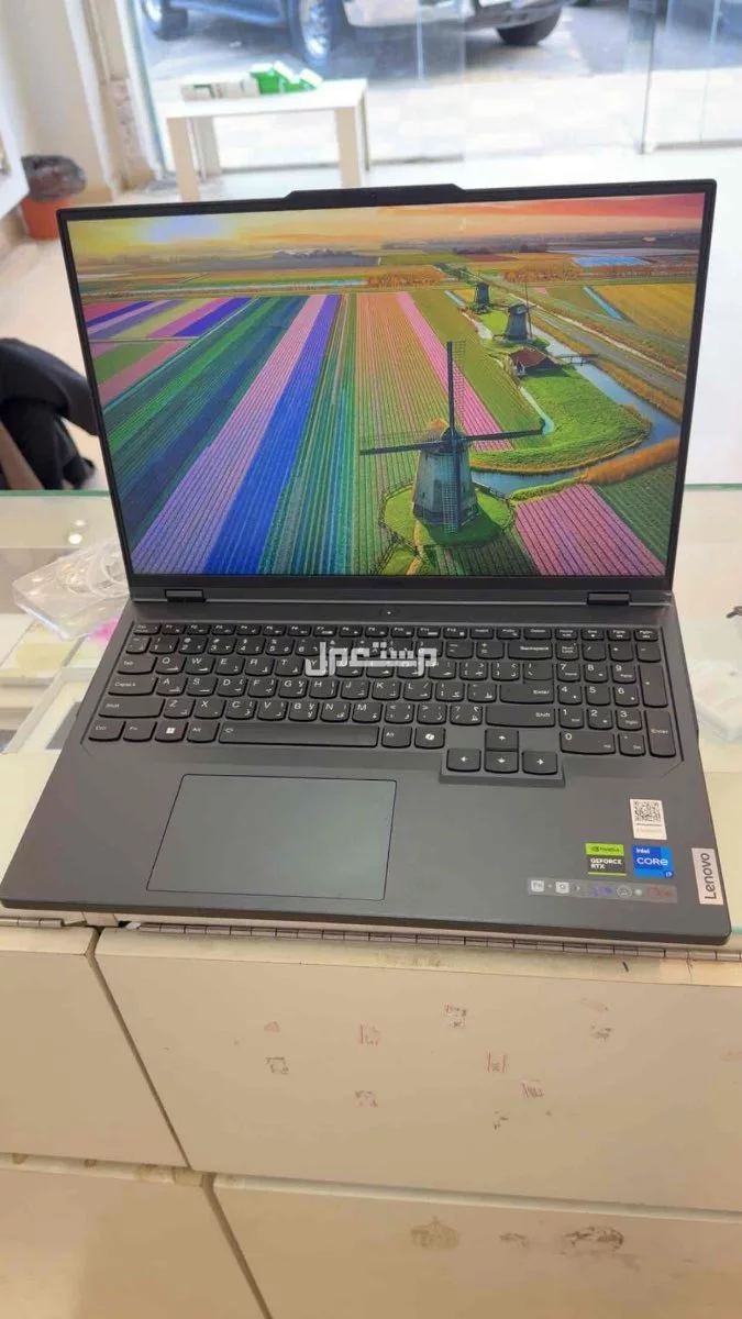 للبيع لابتوب i7 مستعمل استعمال شهر
