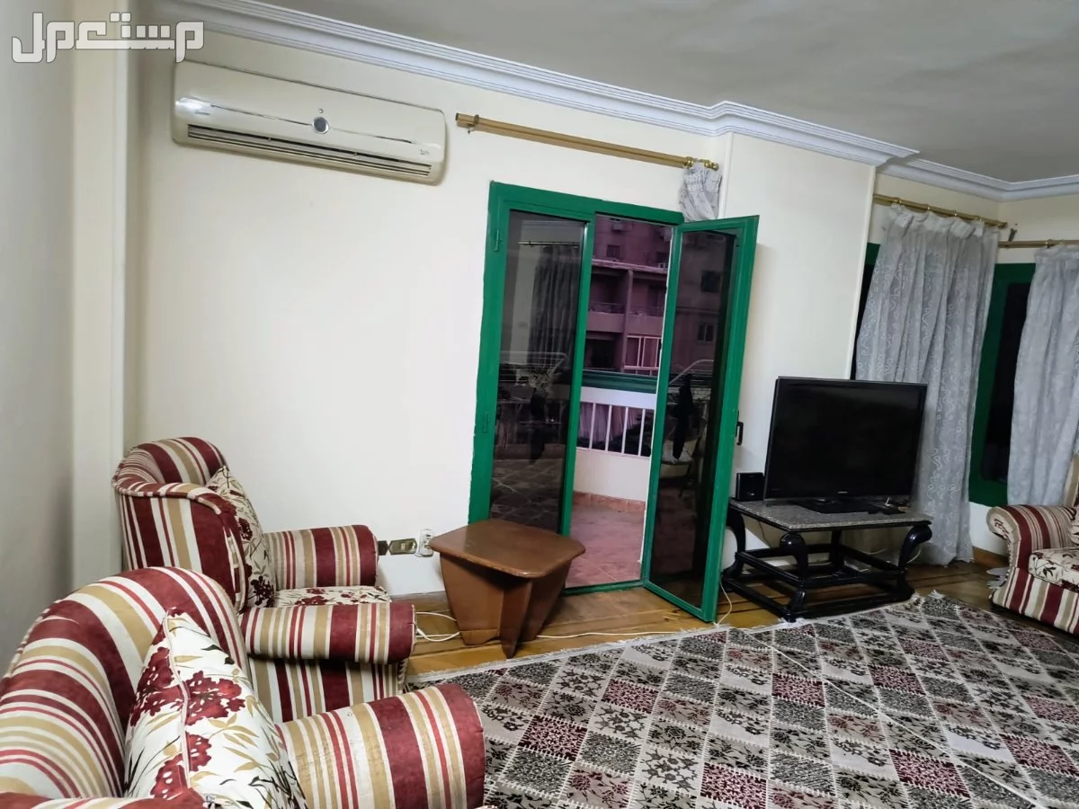 عدد اتنين انترريه كنبة واربعة فوتيه وكنبة واتنين فوتيه للتواصل 01229793391مدينة نصر شارع احمد فخرى انتريه للبيع